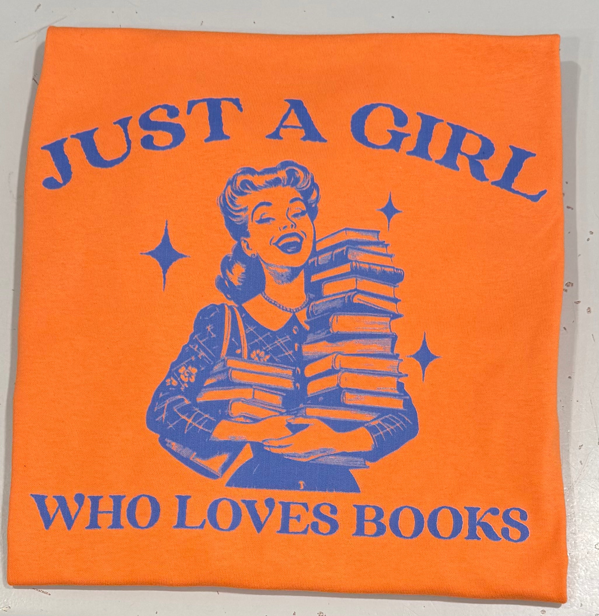 Just a girl who loves books. Tshirt