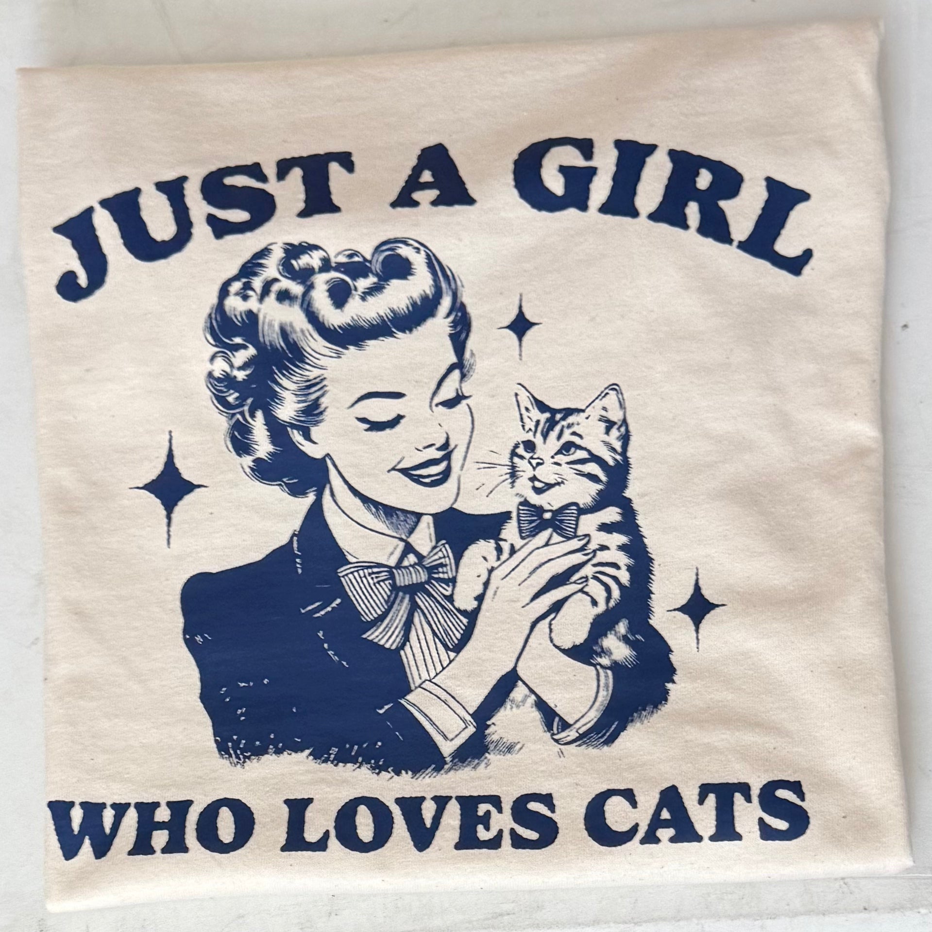 Just a girl who loves cats tshirt
